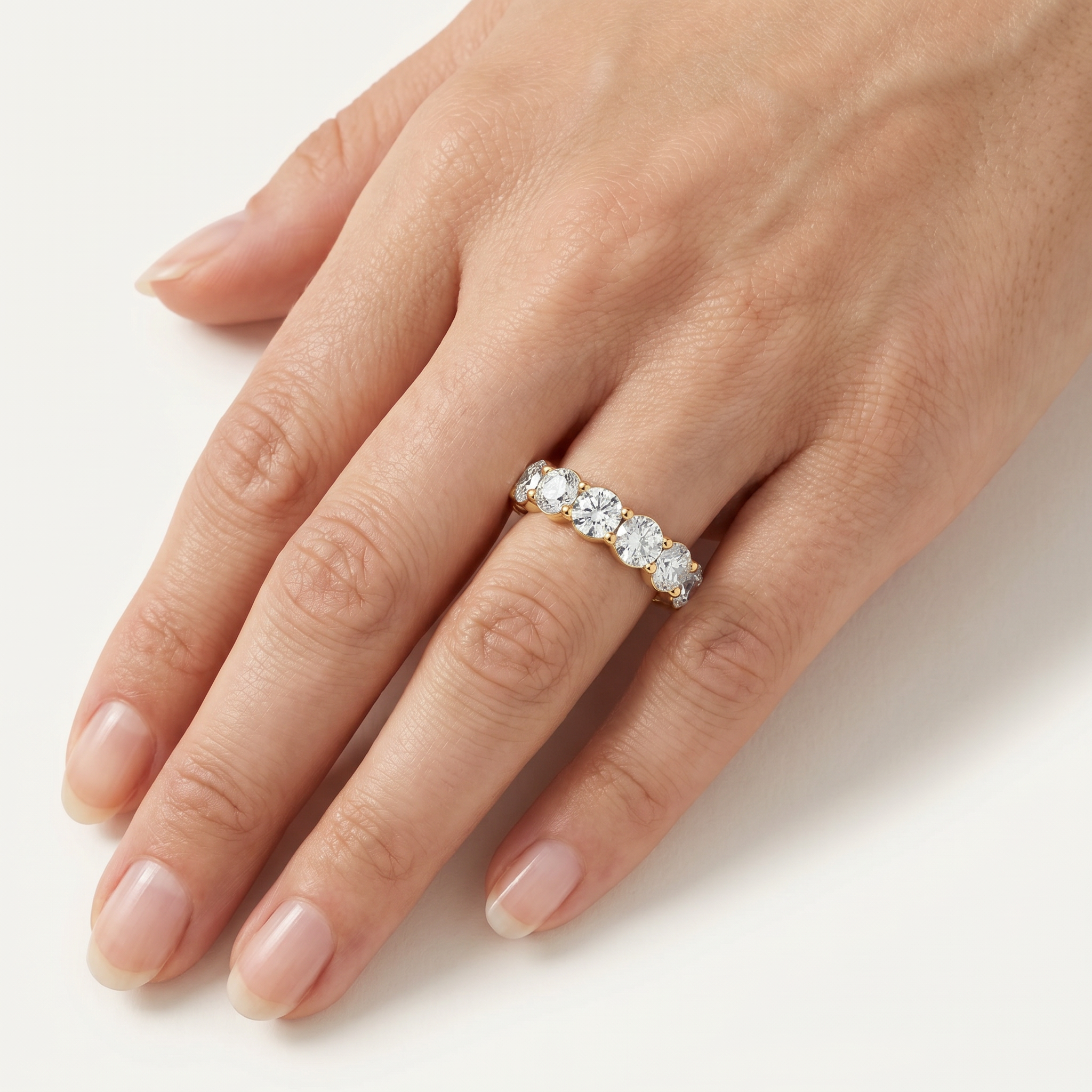 _lifestyle_image@SKU:T2986-NADR05180004Y #metal_14k-yellow-gold+origin_lab-grown+quality_ef-vs2+