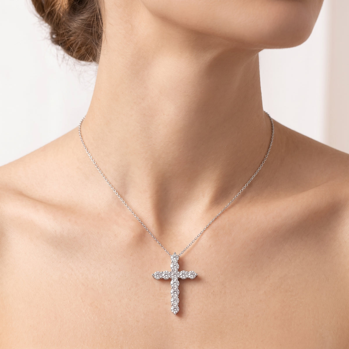 _lifestyle_image@SKU:P0960-LADR01000004W #metal_10k-white-gold+origin_lab-grown+quality_g-si
