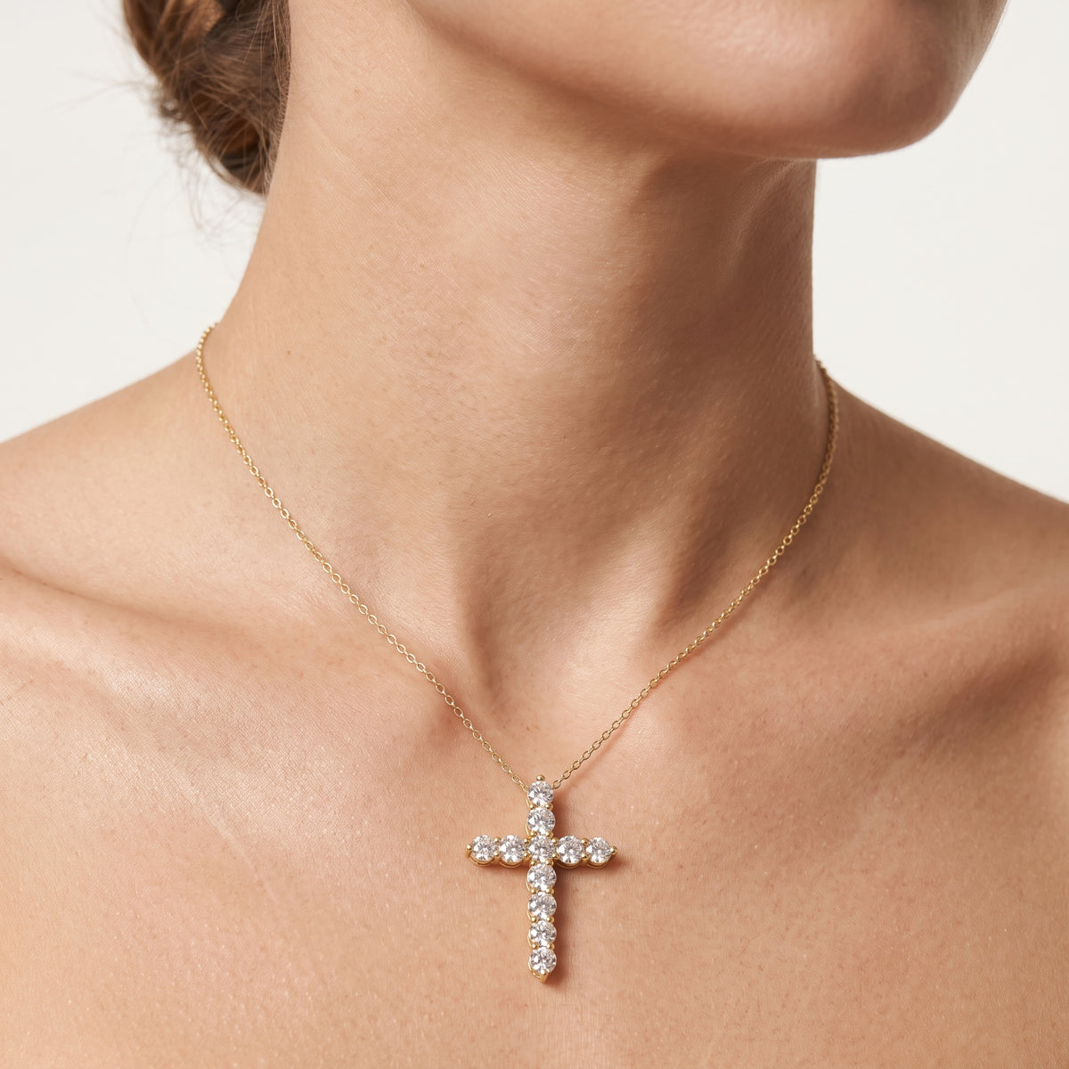 _lifestyle_image@SKU:P0960-LADR01000004Y #metal_10k-yellow-gold+origin_lab-grown+quality_g-si