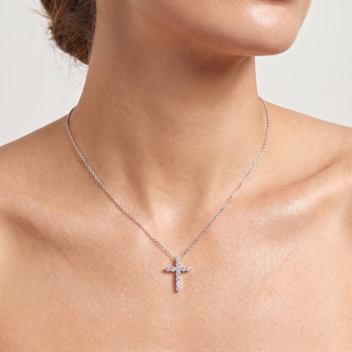 _lifestyle_image@SKU:P9060-LADR0100000DW #metal_silver+origin_lab-grown+quality_g-si