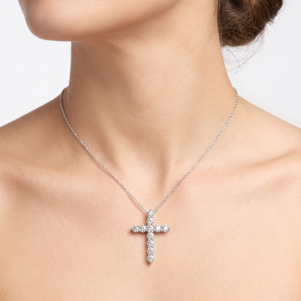 _lifestyle_image@SKU:P0960-LADR02000004W #metal_10k-white-gold+origin_lab-grown+quality_g-si