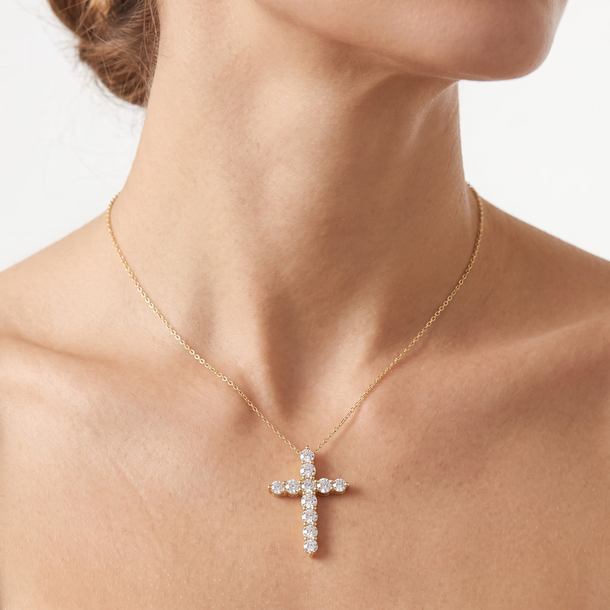 _lifestyle_image@SKU:P0960-LADR02000004Y #metal_10k-yellow-gold+origin_lab-grown+quality_g-si