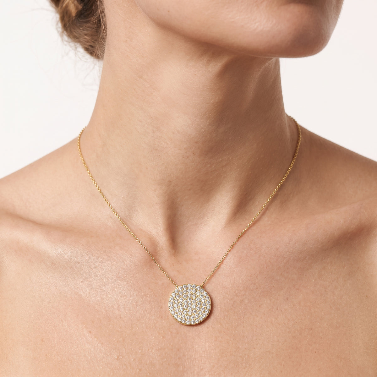 _lifestyle_image@SKU:P1051-LADR01510004Y #metal_10k-yellow-gold+origin_lab-grown+quality_g-si