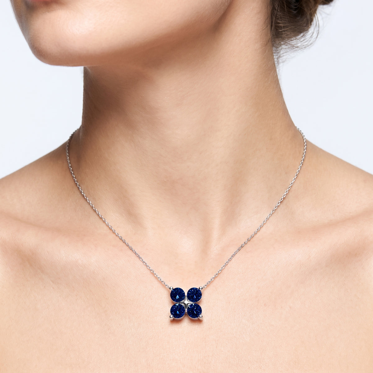 _lifestyle_image@SKU:P107G-BSGR01480004W #metal_10k-white-gold+origin_lab-created