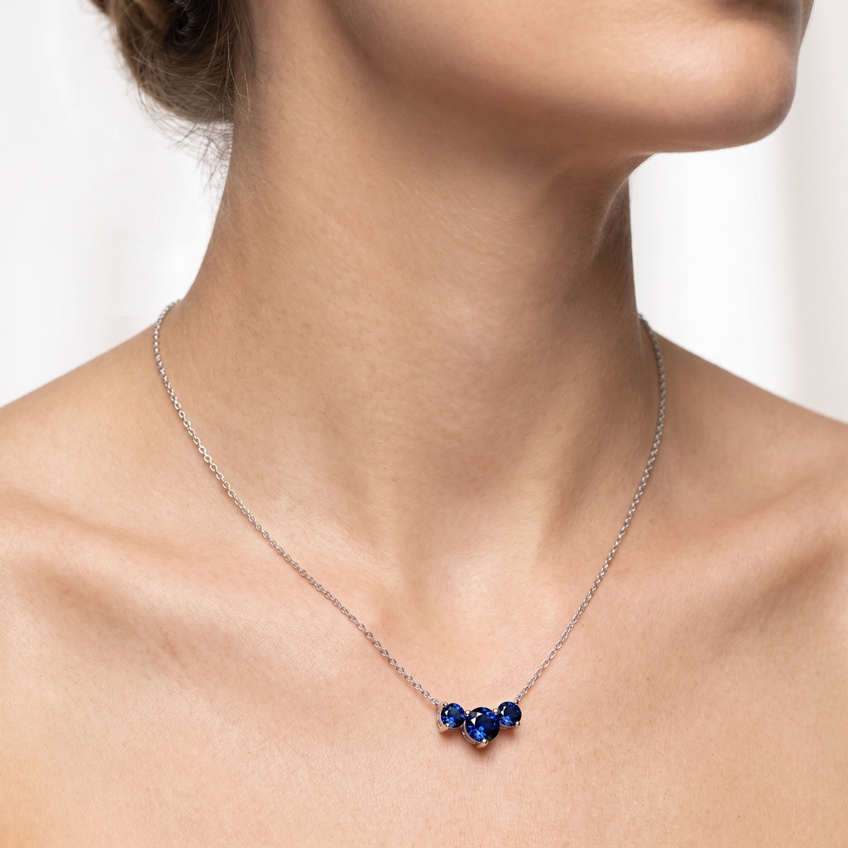 _lifestyle_image@SKU:P122G-BSGR00500004W #metal_10k-white-gold+origin_lab-created