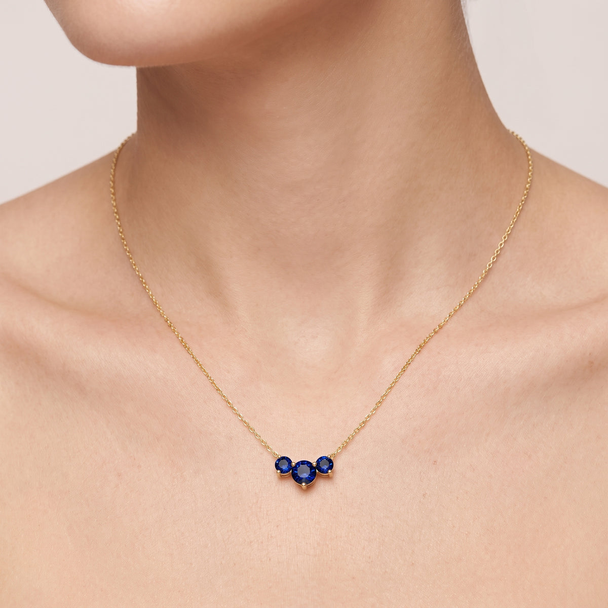 _lifestyle_image@SKU:P122G-BSGR01000004Y #metal_10k-yellow-gold+origin_lab-created