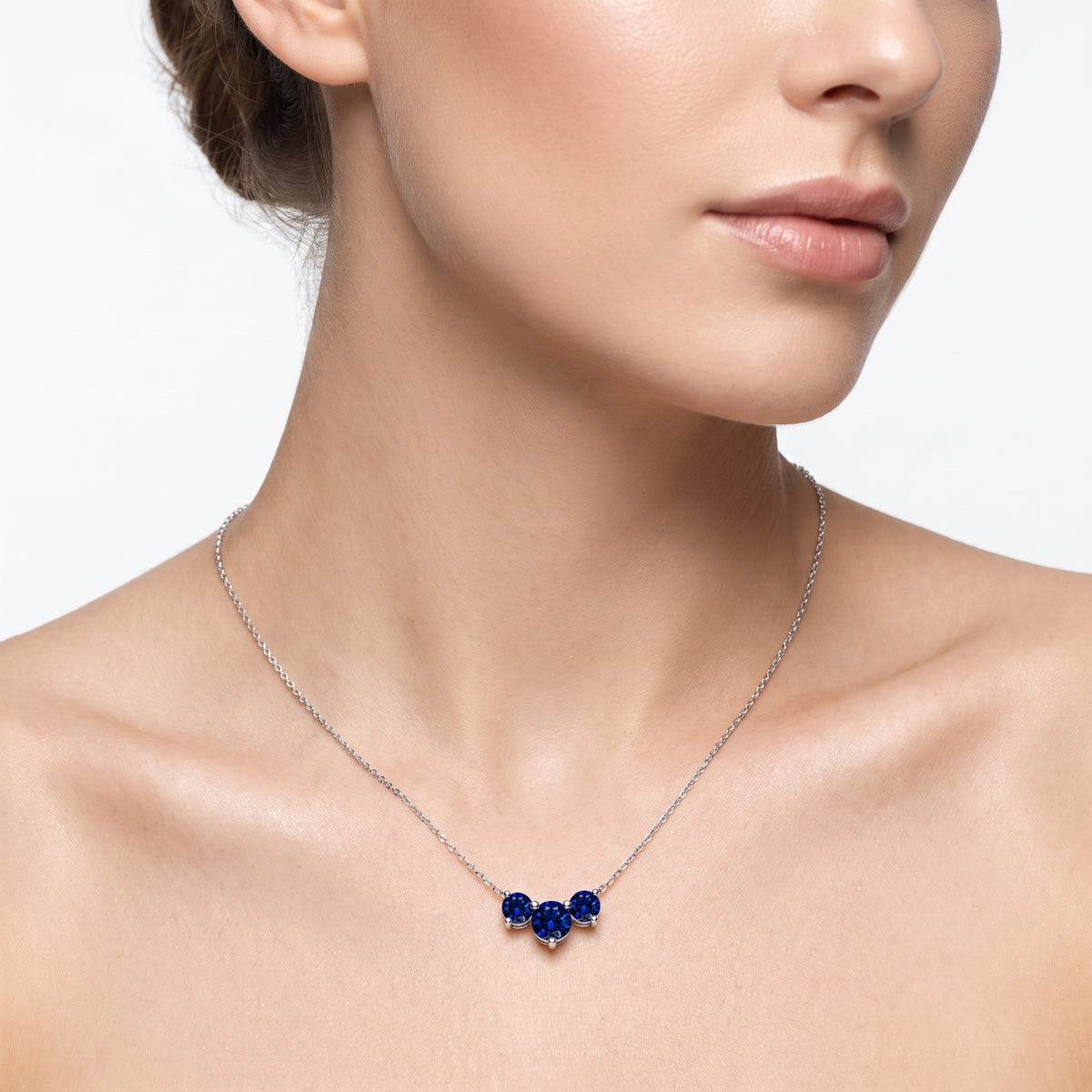 _lifestyle_image@SKU:P122G-BSGR01500004W #metal_10k-white-gold+origin_lab-created