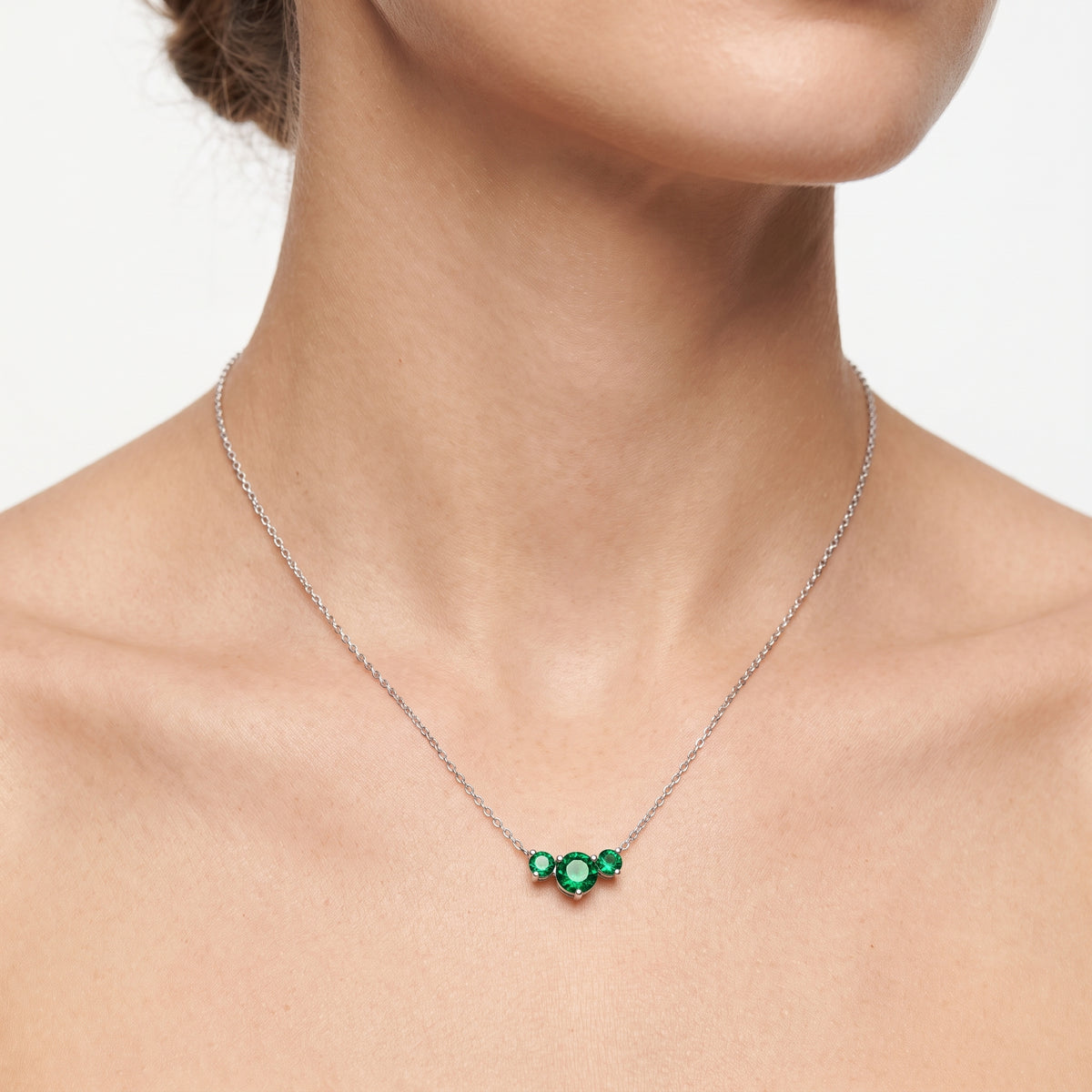 _lifestyle_image@SKU:P122G-EMGR0050000PL #metal_silver+origin_lab-created