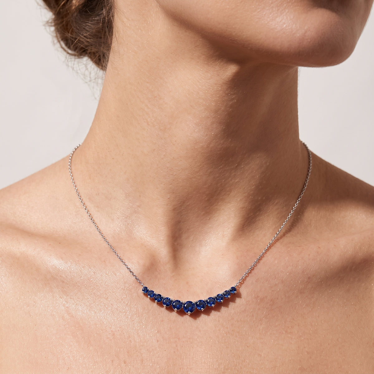 _lifestyle_image@SKU:P1232-BSGR01010004W #metal_10k-white-gold+origin_lab-created