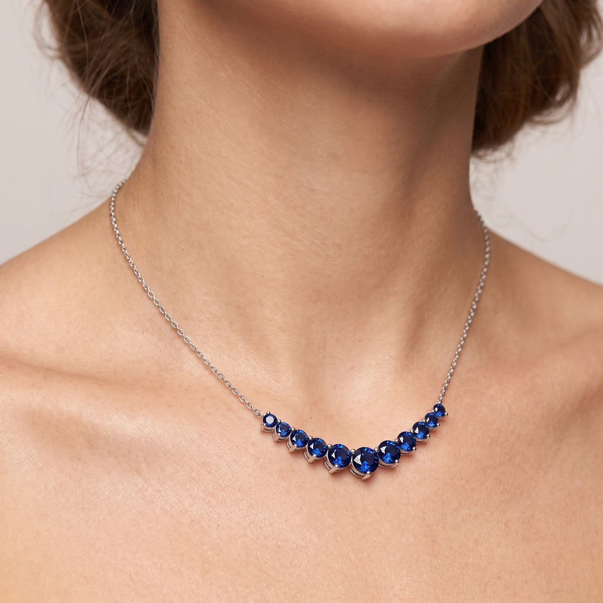 _lifestyle_image@SKU:P1232-BSGR0200000PL #metal_silver+origin_lab-created