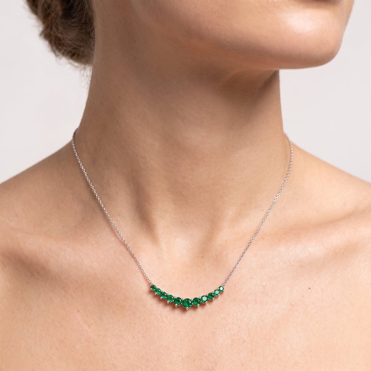 _lifestyle_image@SKU:P1232-EMGR0101000PL #metal_silver+origin_lab-created