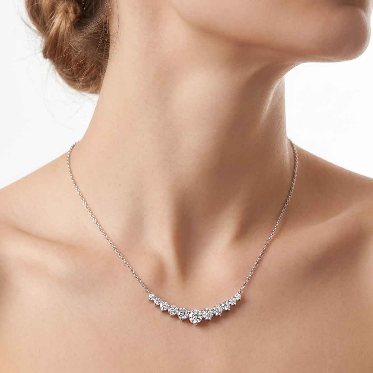 _lifestyle_image@SKU:P1232-LADR01010004W #metal_10k-white-gold+origin_lab-grown+quality_g-si