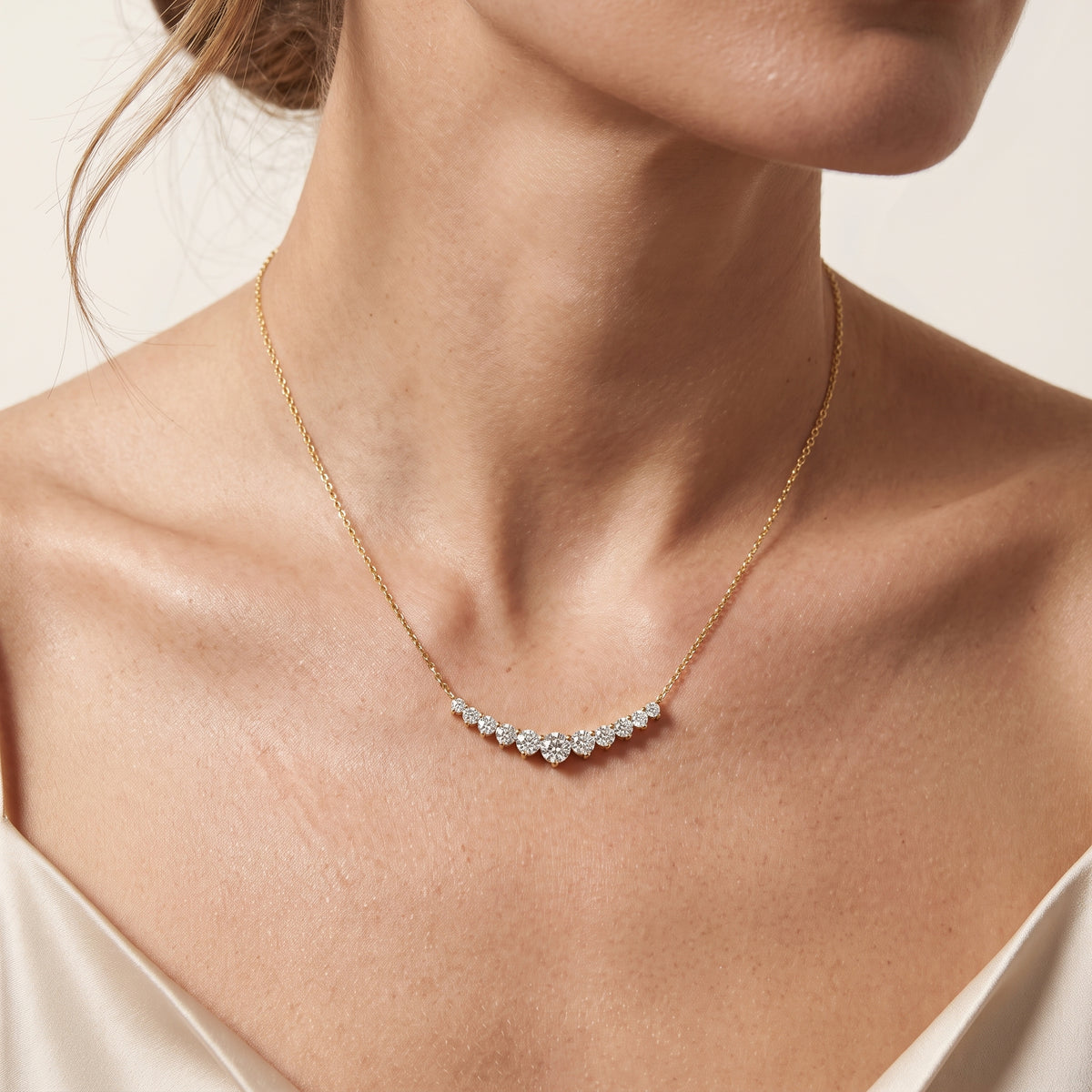 _lifestyle_image@SKU:P1232-LADR01470004Y #metal_10k-yellow-gold+origin_lab-grown+quality_g-si