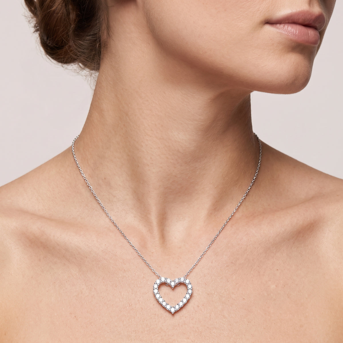 _lifestyle_image@SKU:P1395-LADR0100000DW #metal_silver+origin_lab-grown+quality_g-si