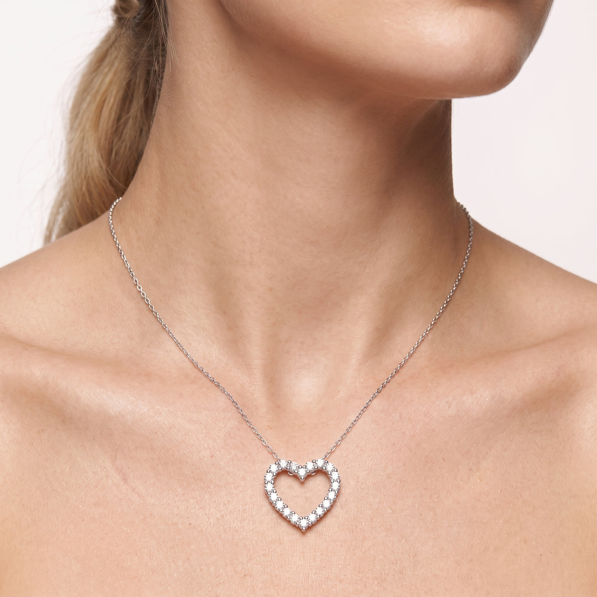 _lifestyle_image@SKU:P1395-LADR0200000DW #metal_silver+origin_lab-grown+quality_g-si