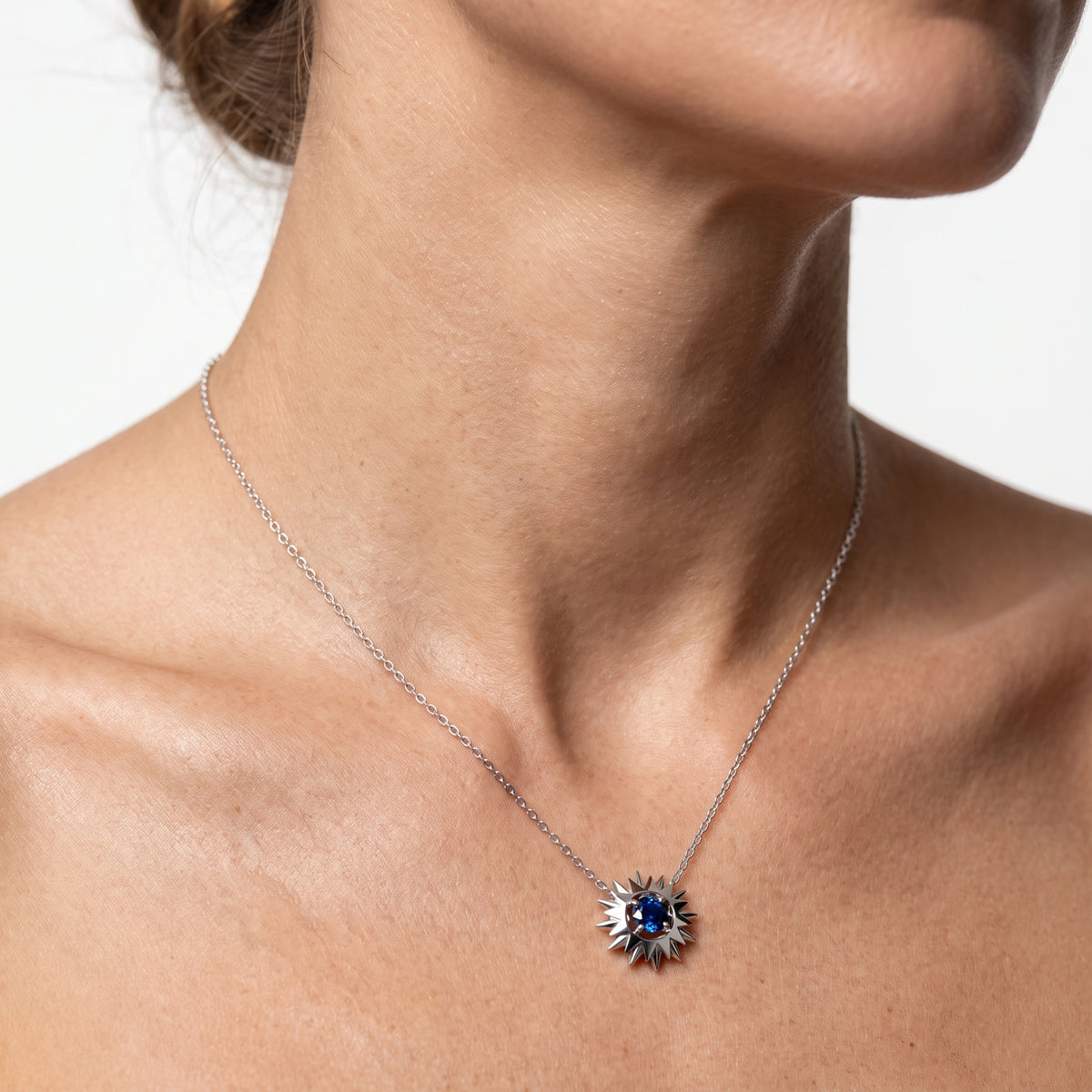 _lifestyle_image@SKU:P154F-BSGR00500004W #metal_10k-white-gold+origin_lab-created