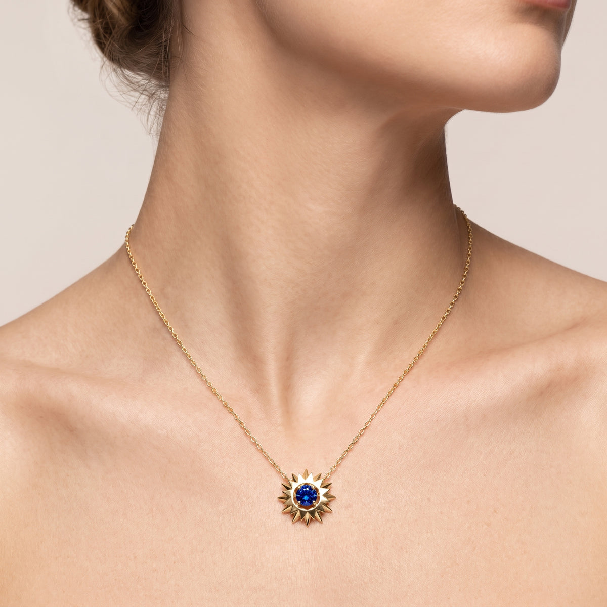 _lifestyle_image@SKU:P154F-BSGR00500004Y #metal_10k-yellow-gold+origin_lab-created