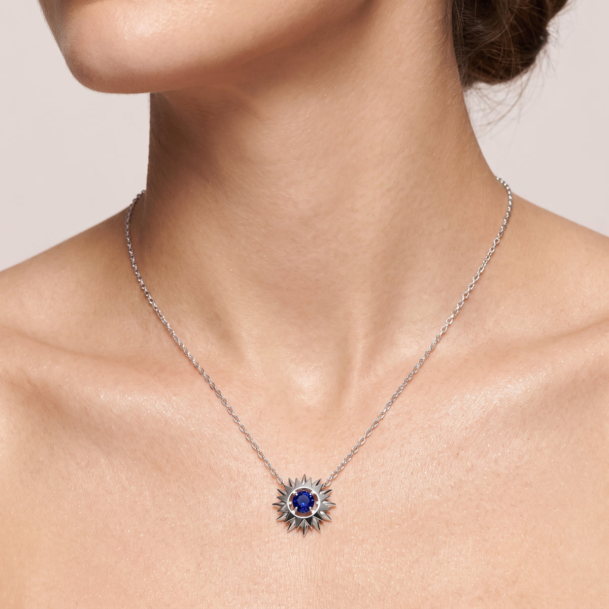 _lifestyle_image@SKU:P154F-BSGR0050000DW #metal_silver+origin_lab-created