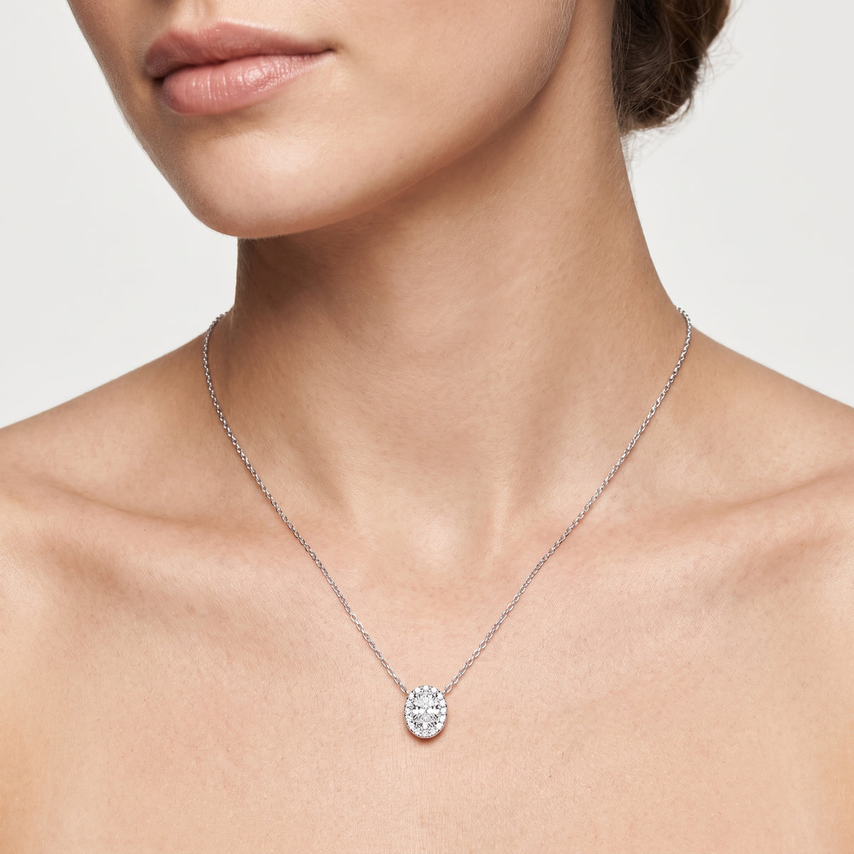 _lifestyle_image@SKU:P1975-LADO0050000PL #metal_silver+origin_lab-grown+quality_g-si