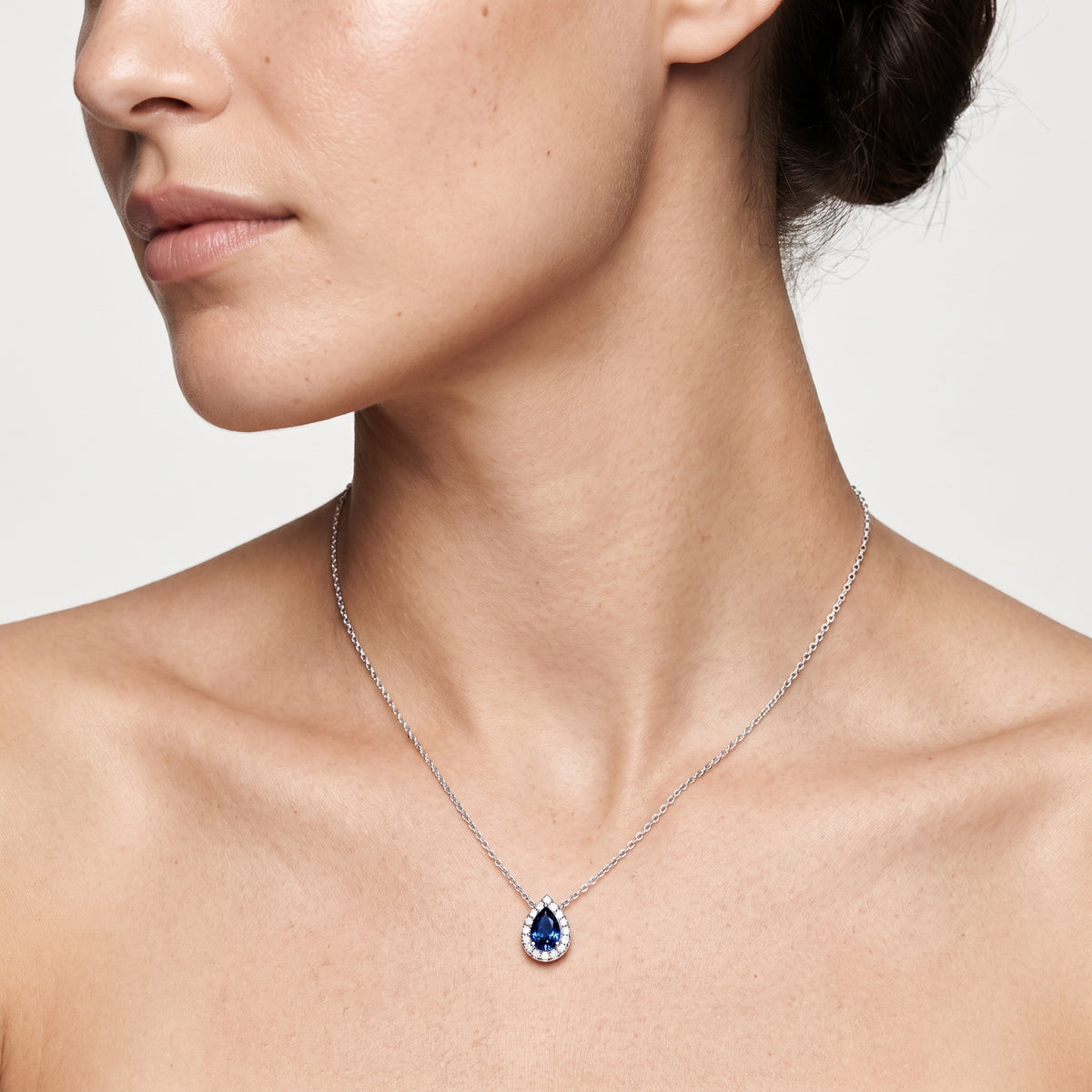 _lifestyle_image@SKU:P197G-BSGD0050000PL #metal_silver+origin_lab-created