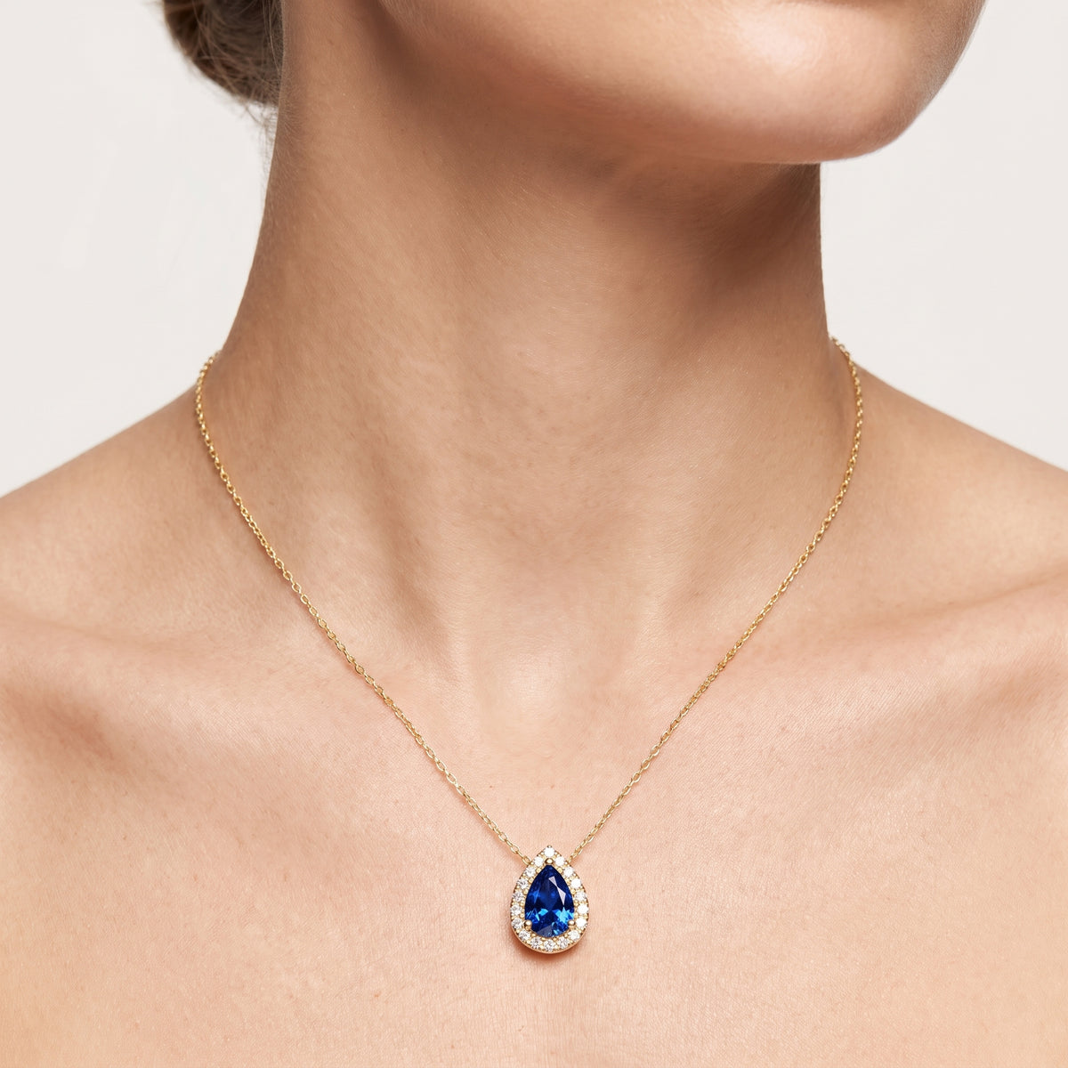 _lifestyle_image@SKU:P197G-BSGD01000004Y #metal_10k-yellow-gold+origin_lab-created