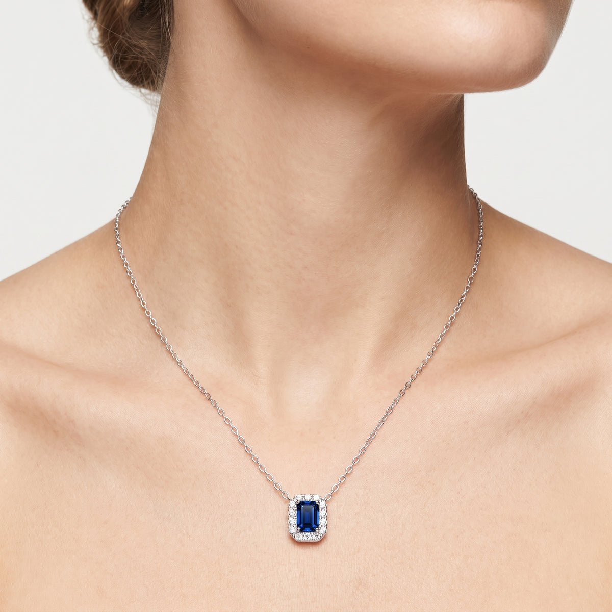 _lifestyle_image@SKU:P197G-BSGE00250004W #metal_10k-white-gold+origin_lab-created