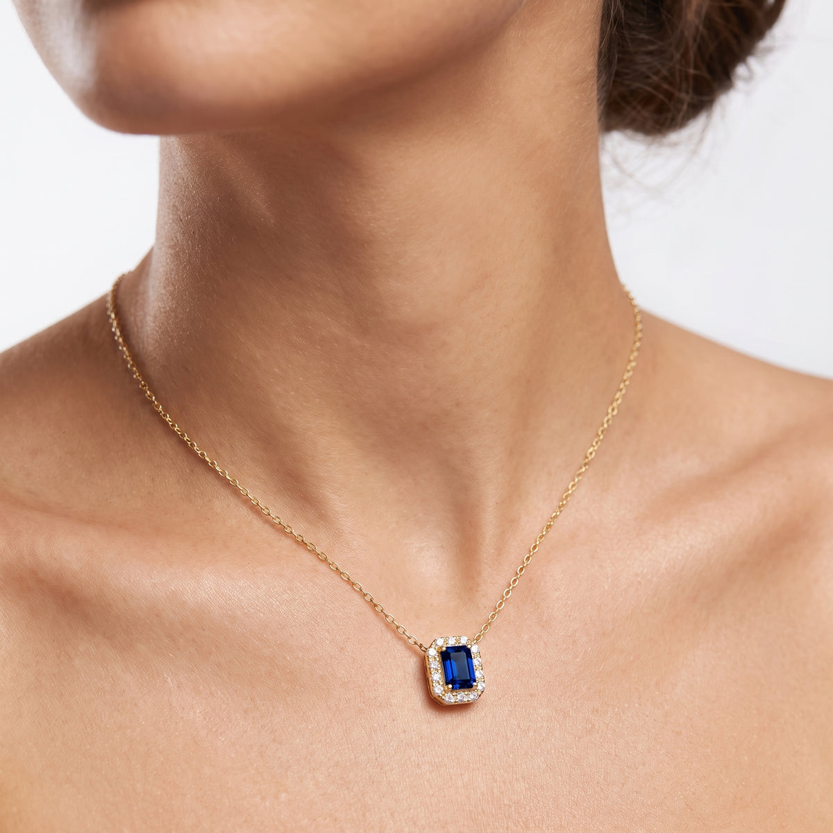 _lifestyle_image@SKU:P197G-BSGE00250004Y #metal_10k-yellow-gold+origin_lab-created