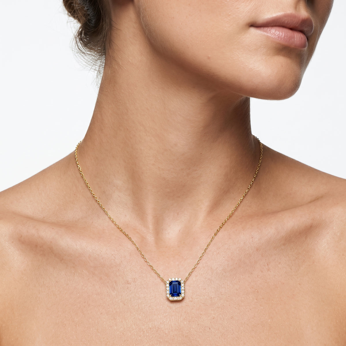 _lifestyle_image@SKU:P197G-BSGE00500004Y #metal_10k-yellow-gold+origin_lab-created