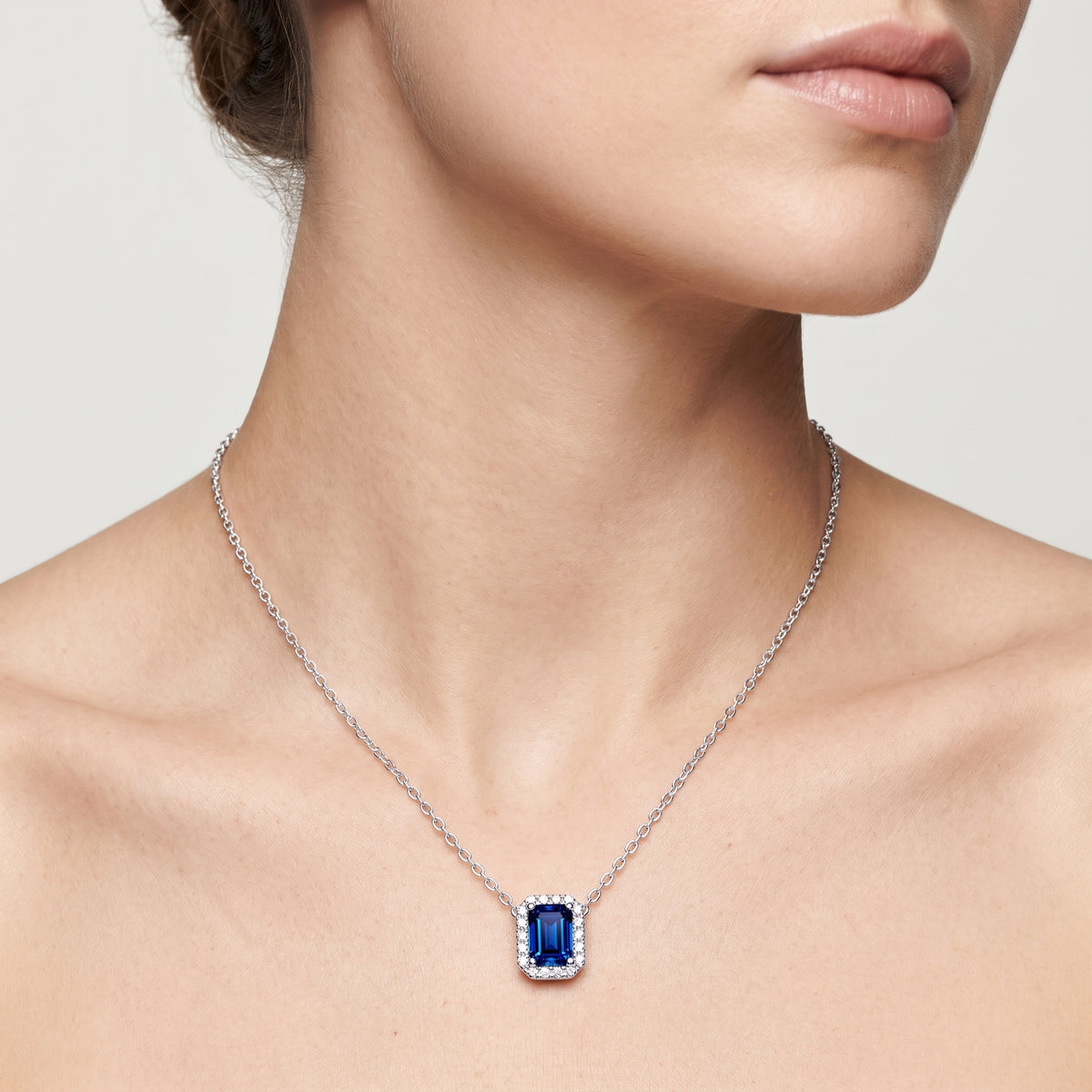 _lifestyle_image@SKU:P197G-BSGE0050000PL #metal_silver+origin_lab-created