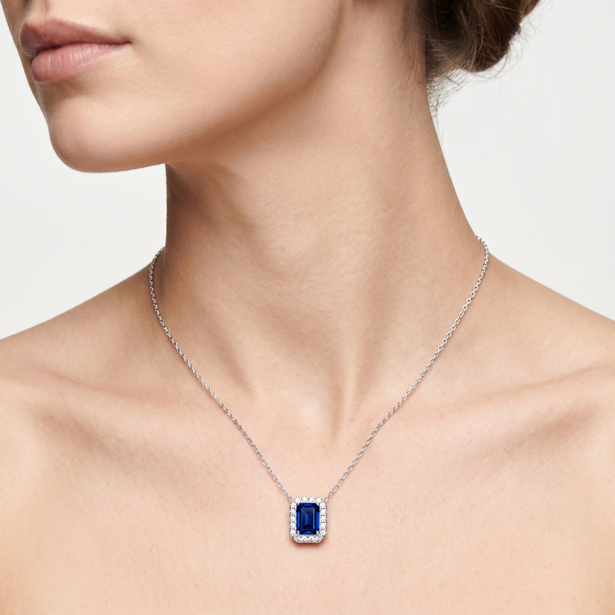 _lifestyle_image@SKU:P197G-BSGE01000004W #metal_10k-white-gold+origin_lab-created