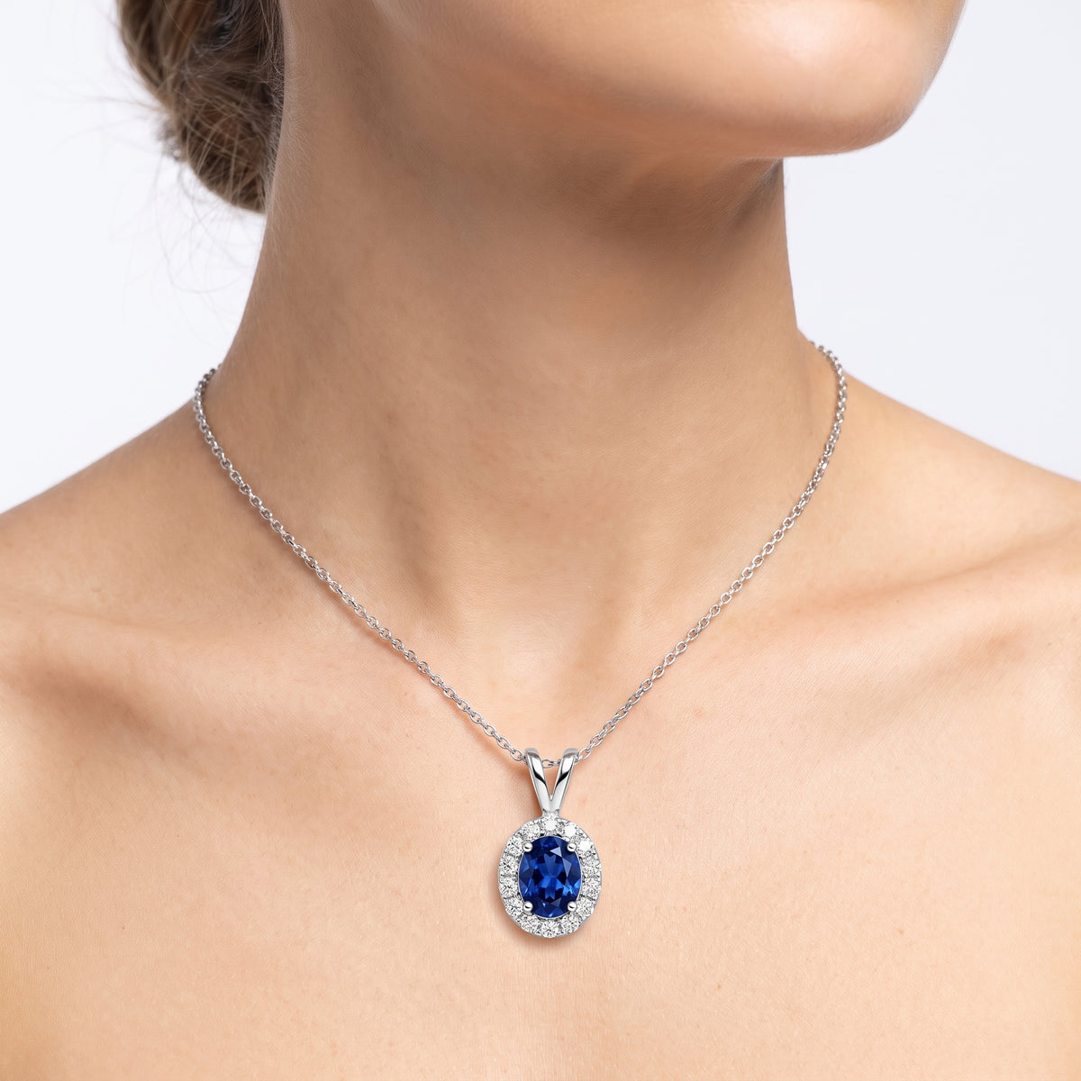 _lifestyle_image@SKU:P197G-BSGO00250004W #metal_10k-white-gold+origin_lab-created
