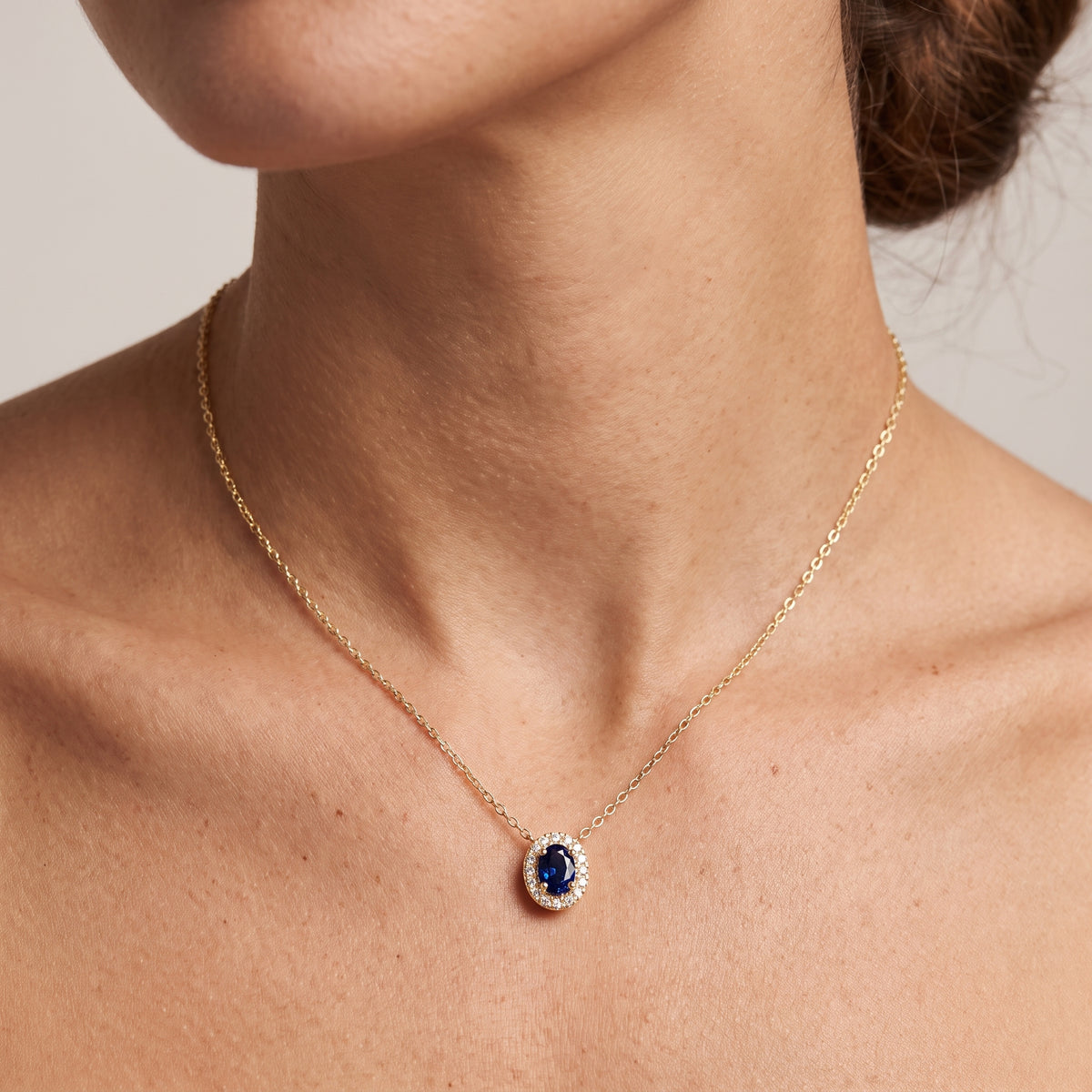 _lifestyle_image@SKU:P197G-BSGO00250004Y #metal_10k-yellow-gold+origin_lab-created