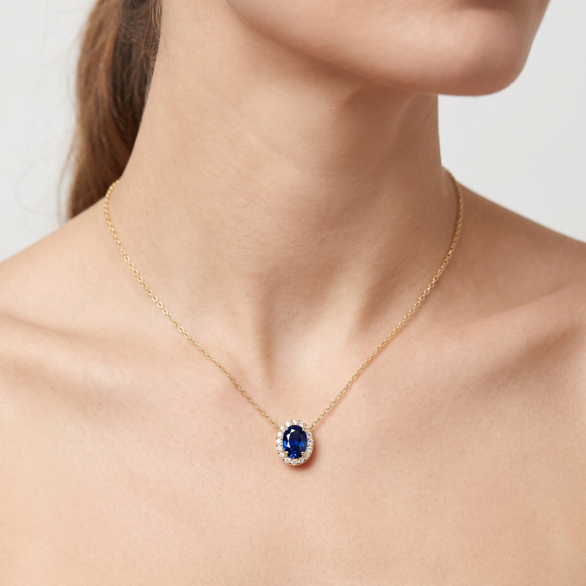 _lifestyle_image@SKU:P197G-BSGO00500004Y #metal_10k-yellow-gold+origin_lab-created