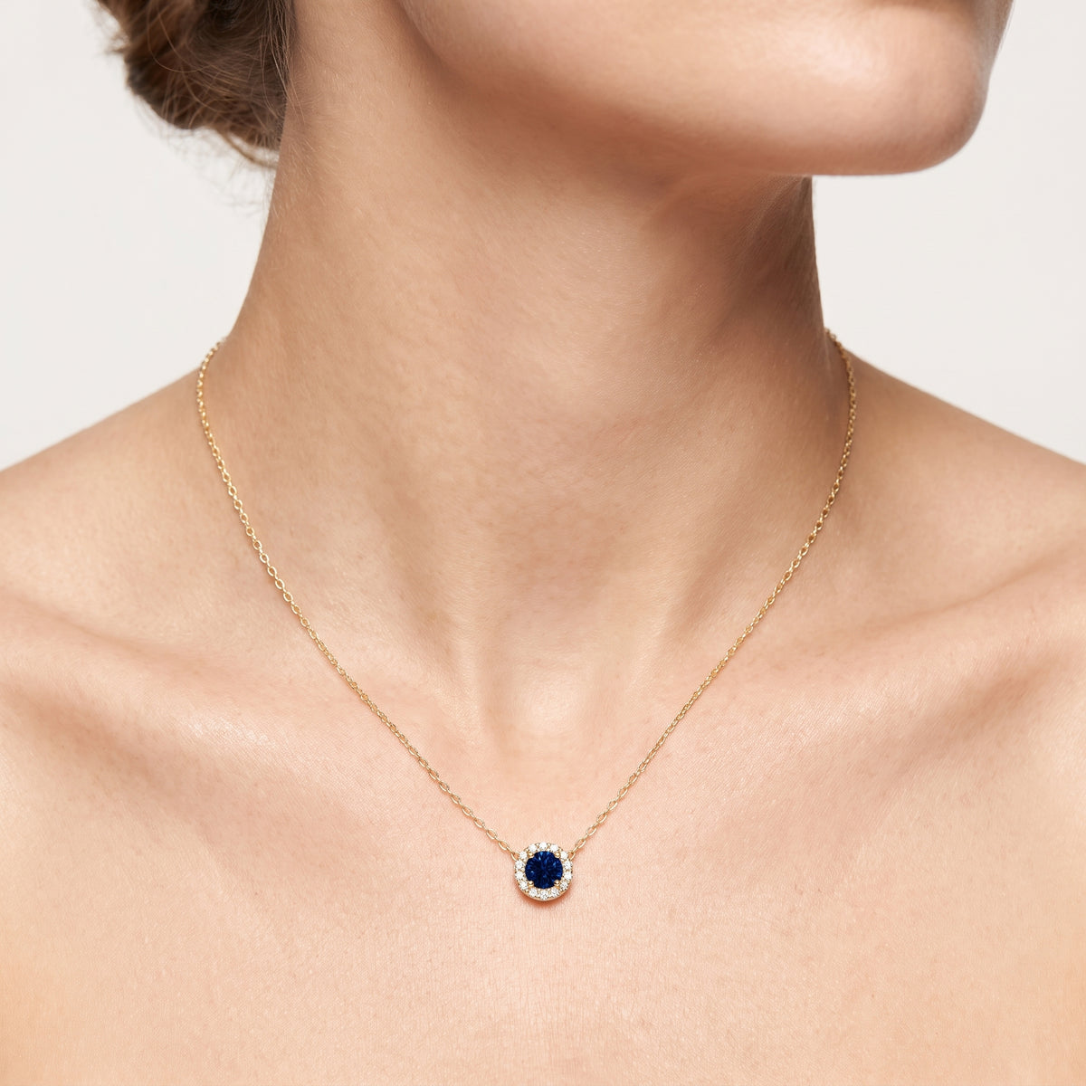 _lifestyle_image@SKU:P197G-BSGR00250004Y #metal_10k-yellow-gold+origin_lab-created
