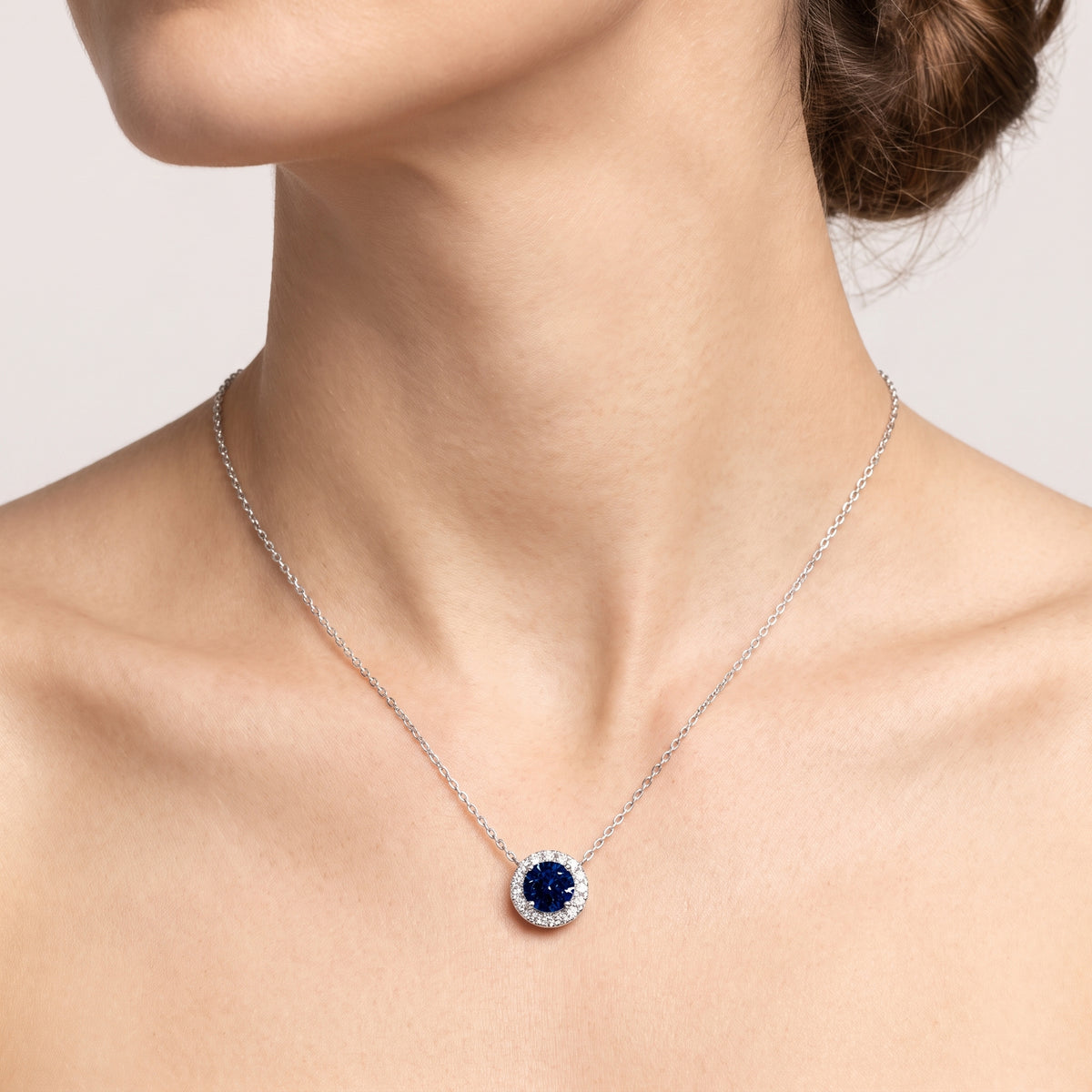 _lifestyle_image@SKU:P197G-BSGR0050000PL #metal_silver+origin_lab-created