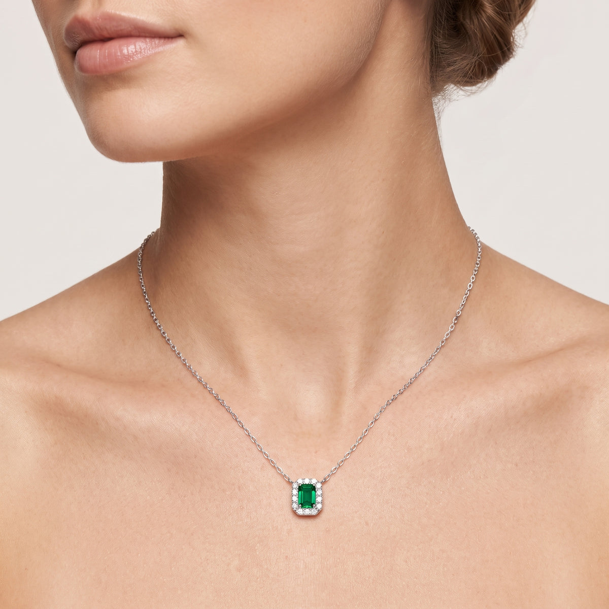 _lifestyle_image@SKU:P197G-EMGE0025000PL #metal_silver+origin_lab-created
