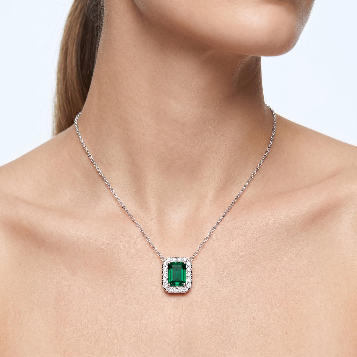 _lifestyle_image@SKU:P197G-EMGE0100000PL #metal_silver+origin_lab-created