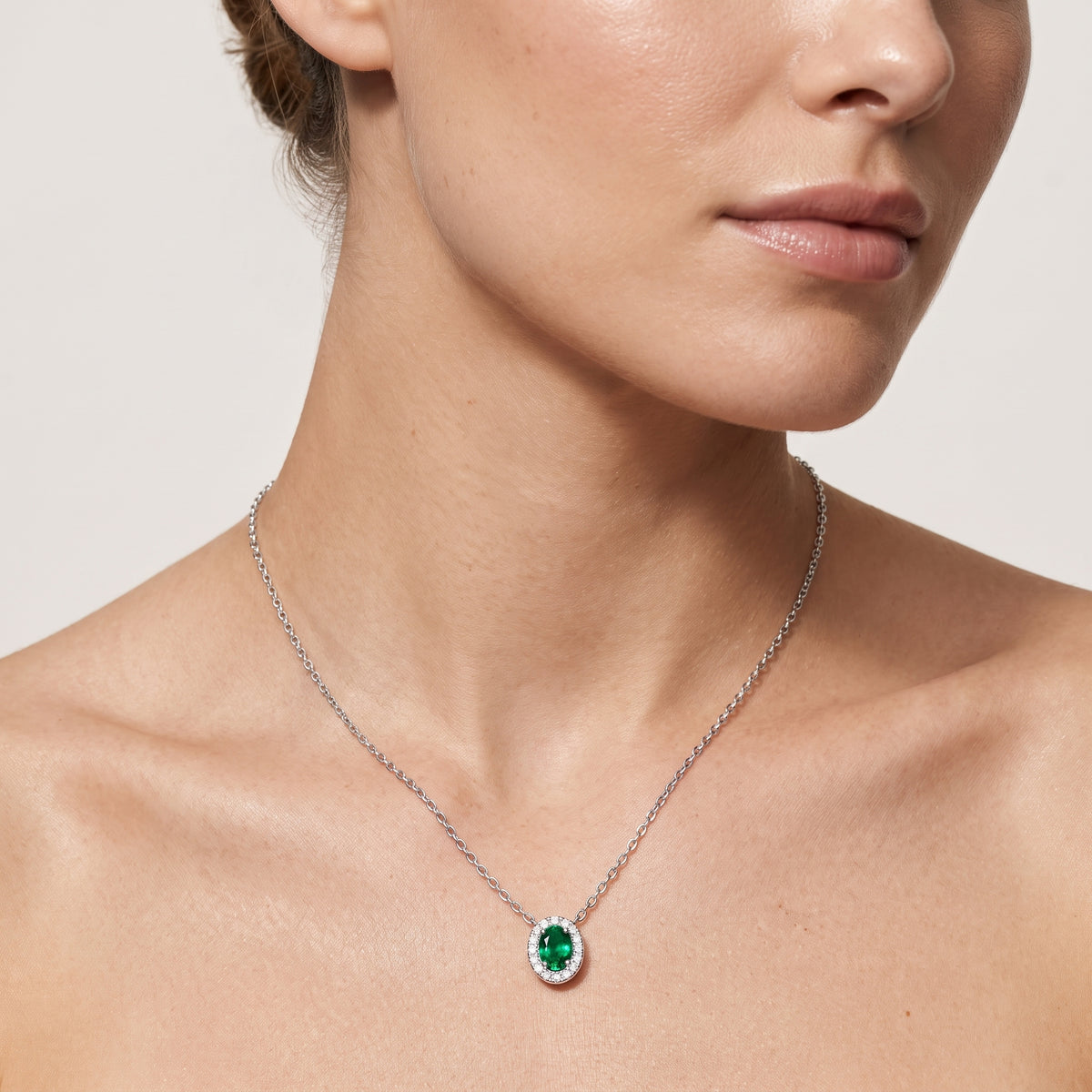 _lifestyle_image@SKU:P197G-EMGO0025000PL #metal_silver+origin_lab-created