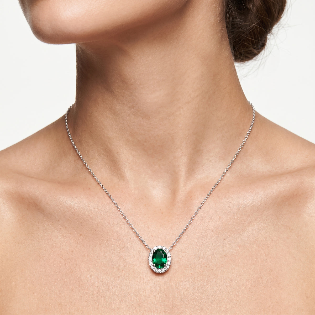 _lifestyle_image@SKU:P197G-EMGO0050000PL #metal_silver+origin_lab-created