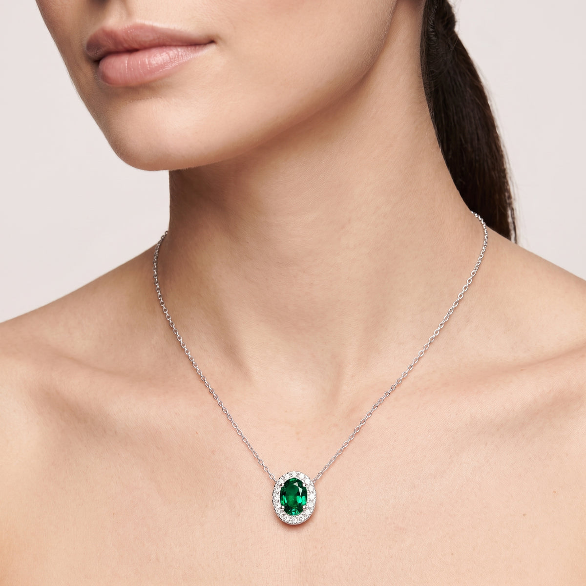 _lifestyle_image@SKU:P197G-EMGO0100000PL #metal_silver+origin_lab-created
