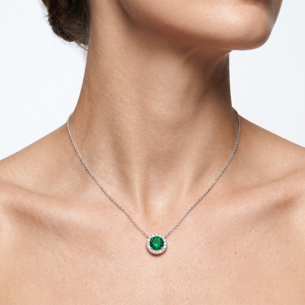 _lifestyle_image@SKU:P197G-EMGR0050000PL #metal_silver+origin_lab-created