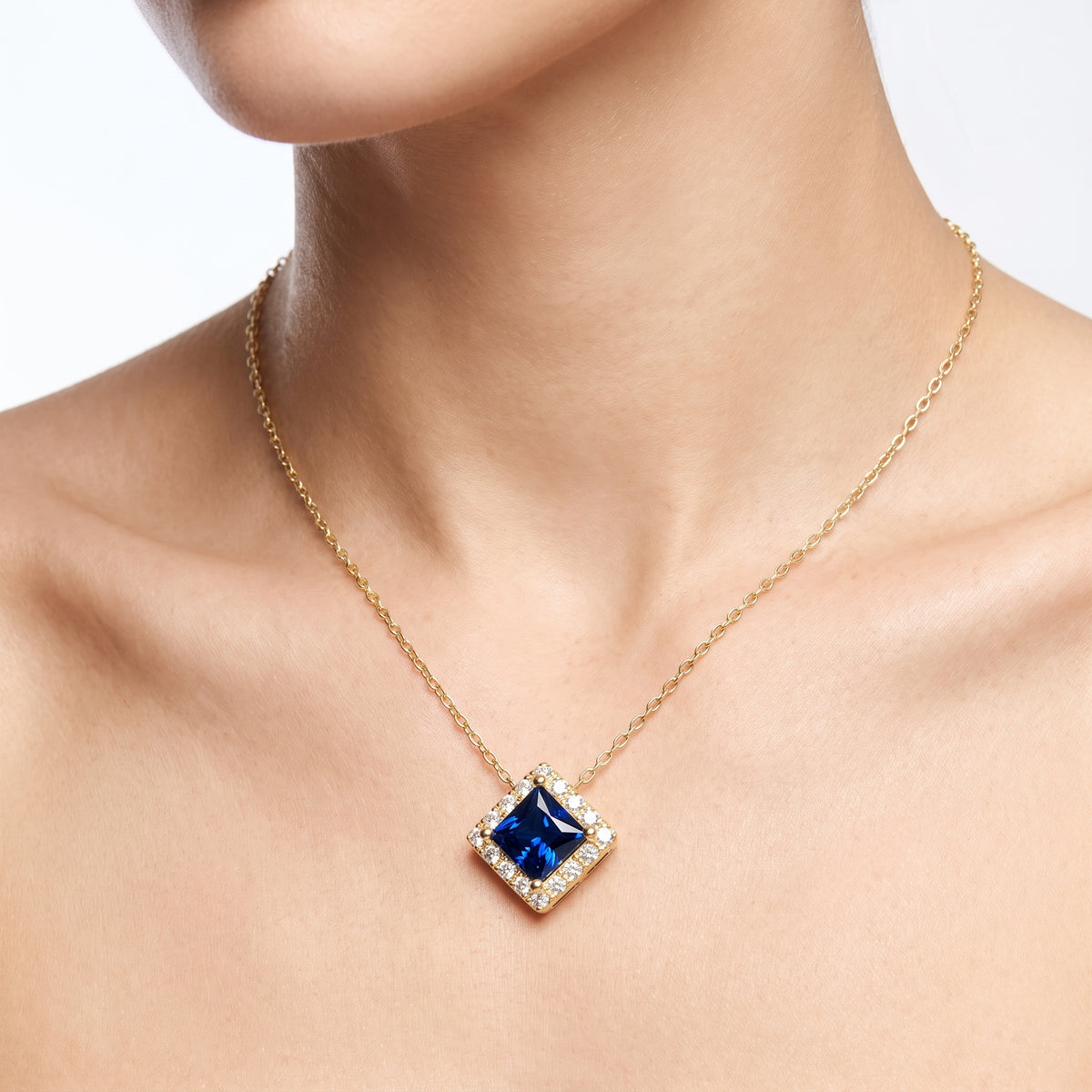 _lifestyle_image@SKU:P239G-BSGP01000004Y #metal_10k-yellow-gold+origin_lab-created