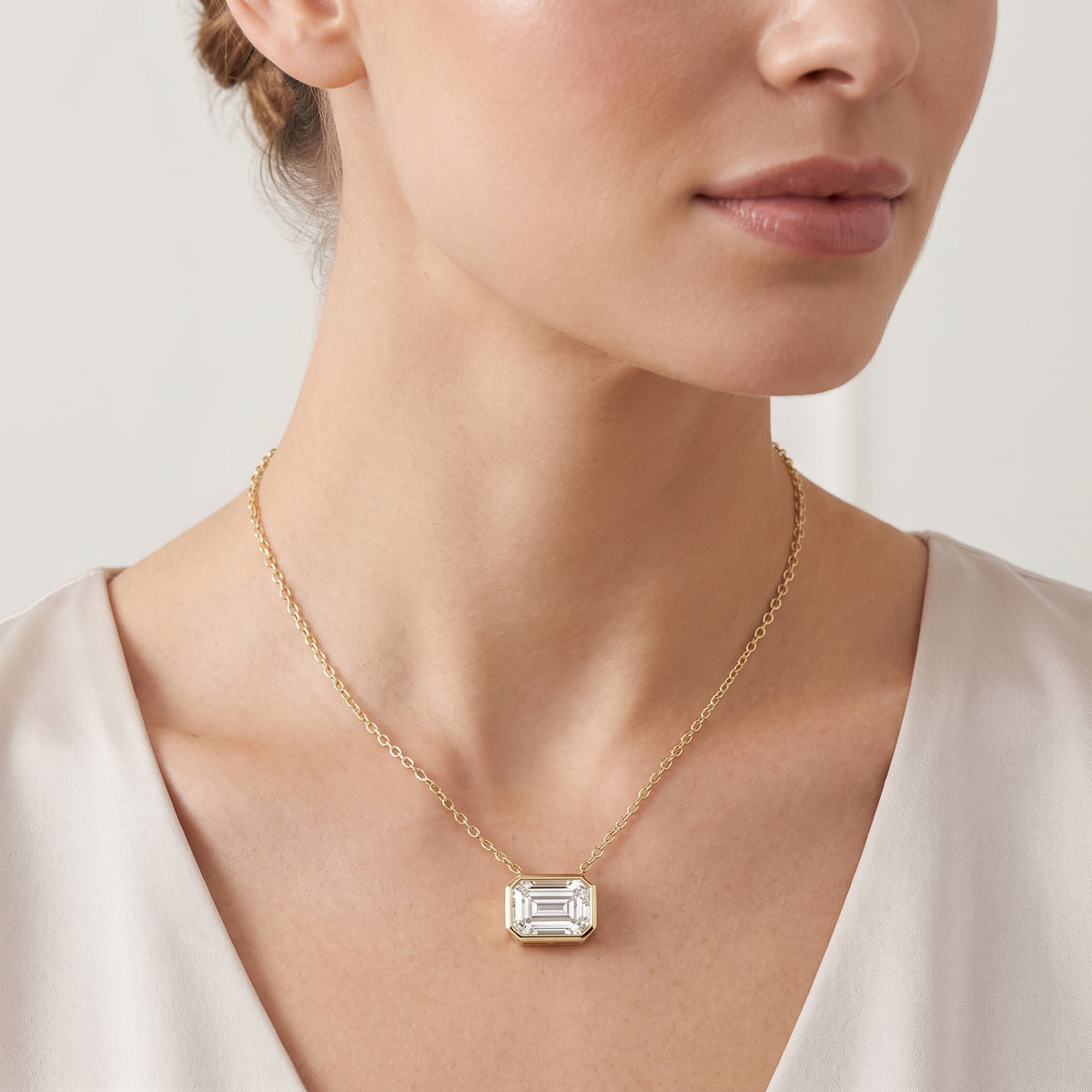 _lifestyle_image@SKU:P2459-LADE02000004Y #metal_10k-yellow-gold+origin_lab-grown+quality_g-si