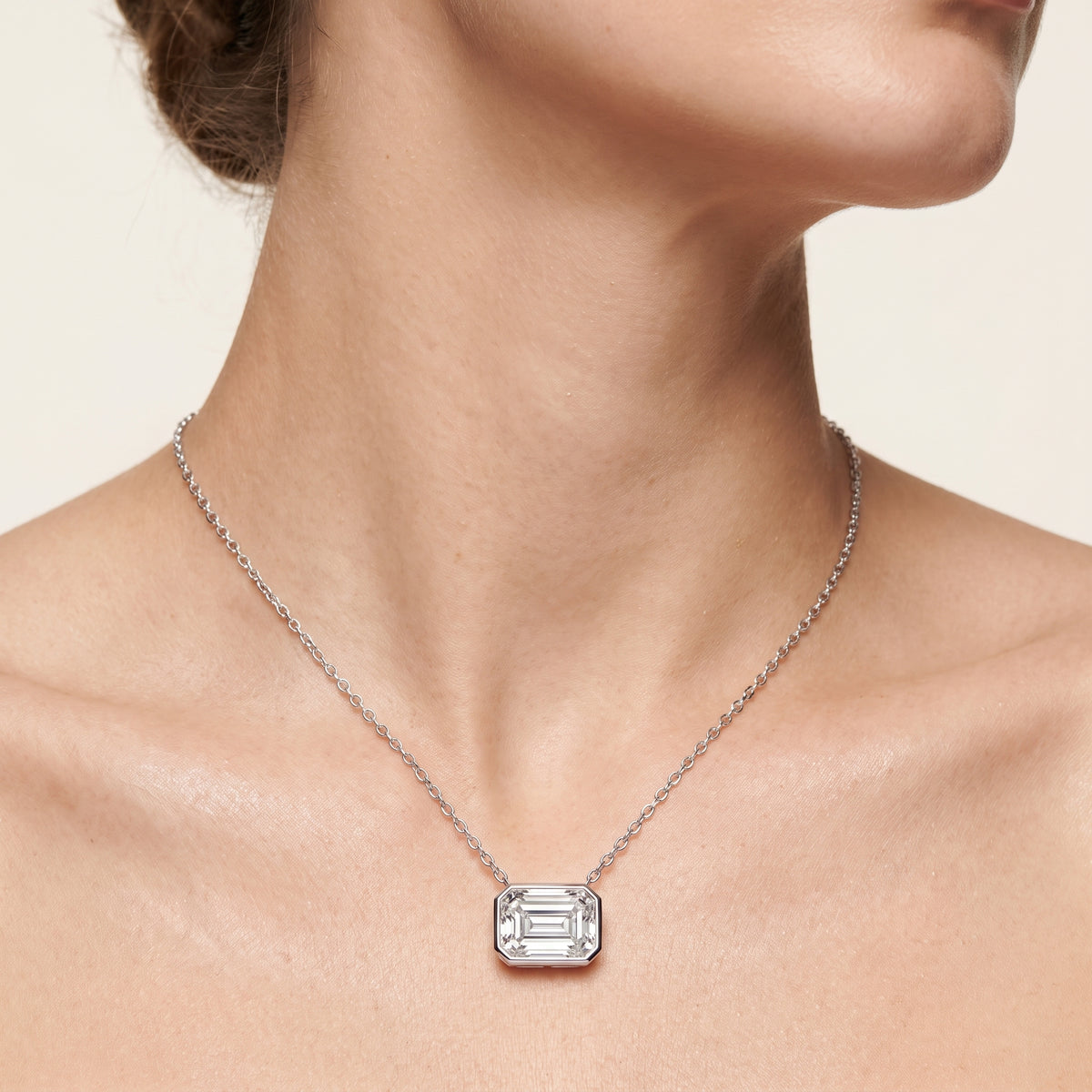_lifestyle_image@SKU:P2459-LADE0200000PL #metal_silver+origin_lab-grown+quality_g-si