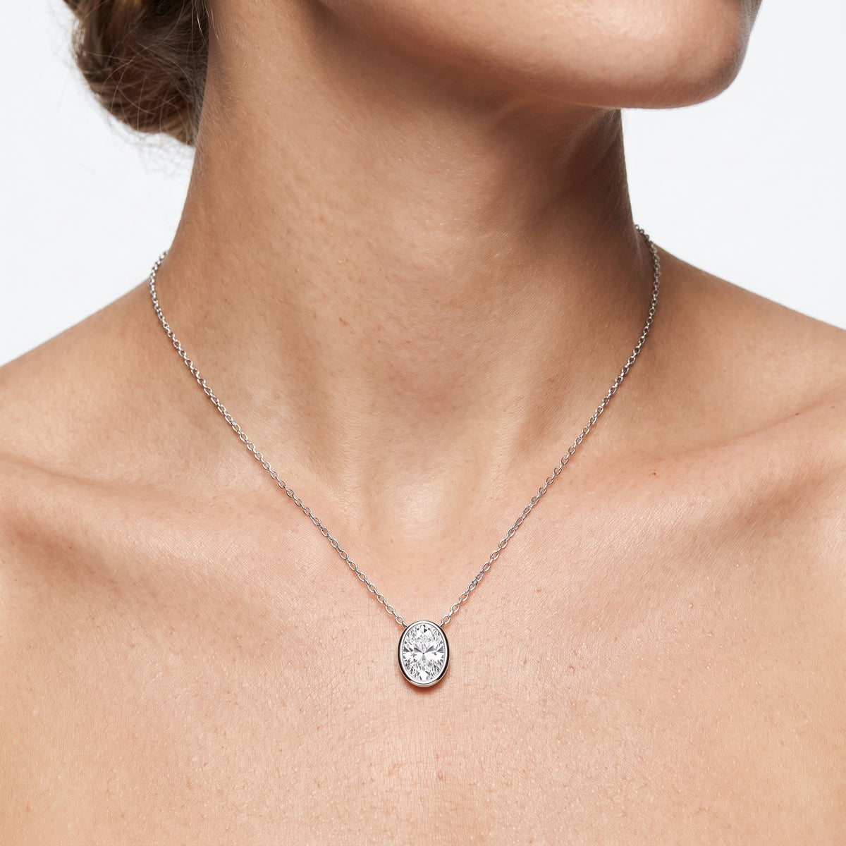 _lifestyle_image@SKU:P2459-LADO0100000PL #metal_silver+origin_lab-grown+quality_g-si