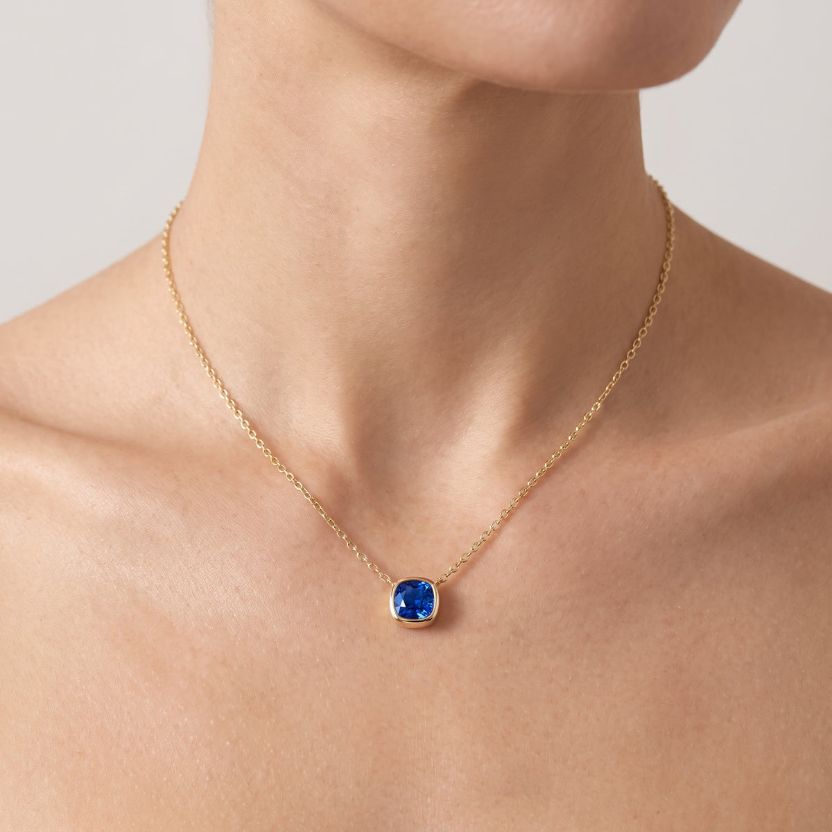 _lifestyle_image@SKU:P245G-BSGC00250004Y #metal_10k-yellow-gold+origin_lab-created