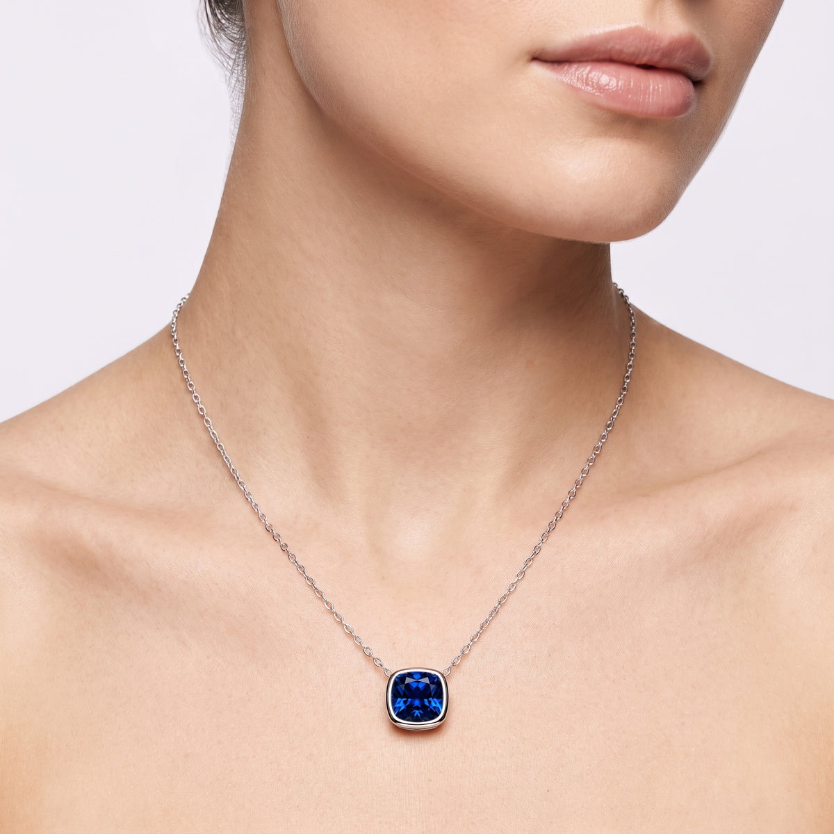 _lifestyle_image@SKU:P245G-BSGC01000004W #metal_10k-white-gold+origin_lab-created