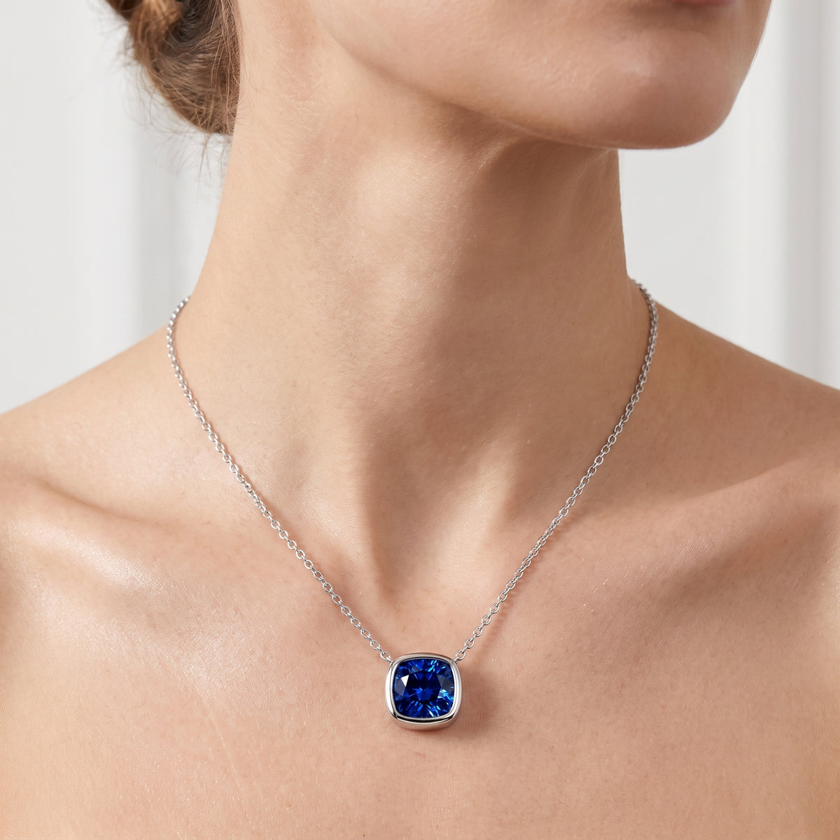 _lifestyle_image@SKU:P245G-BSGC0100000PL #metal_silver+origin_lab-created