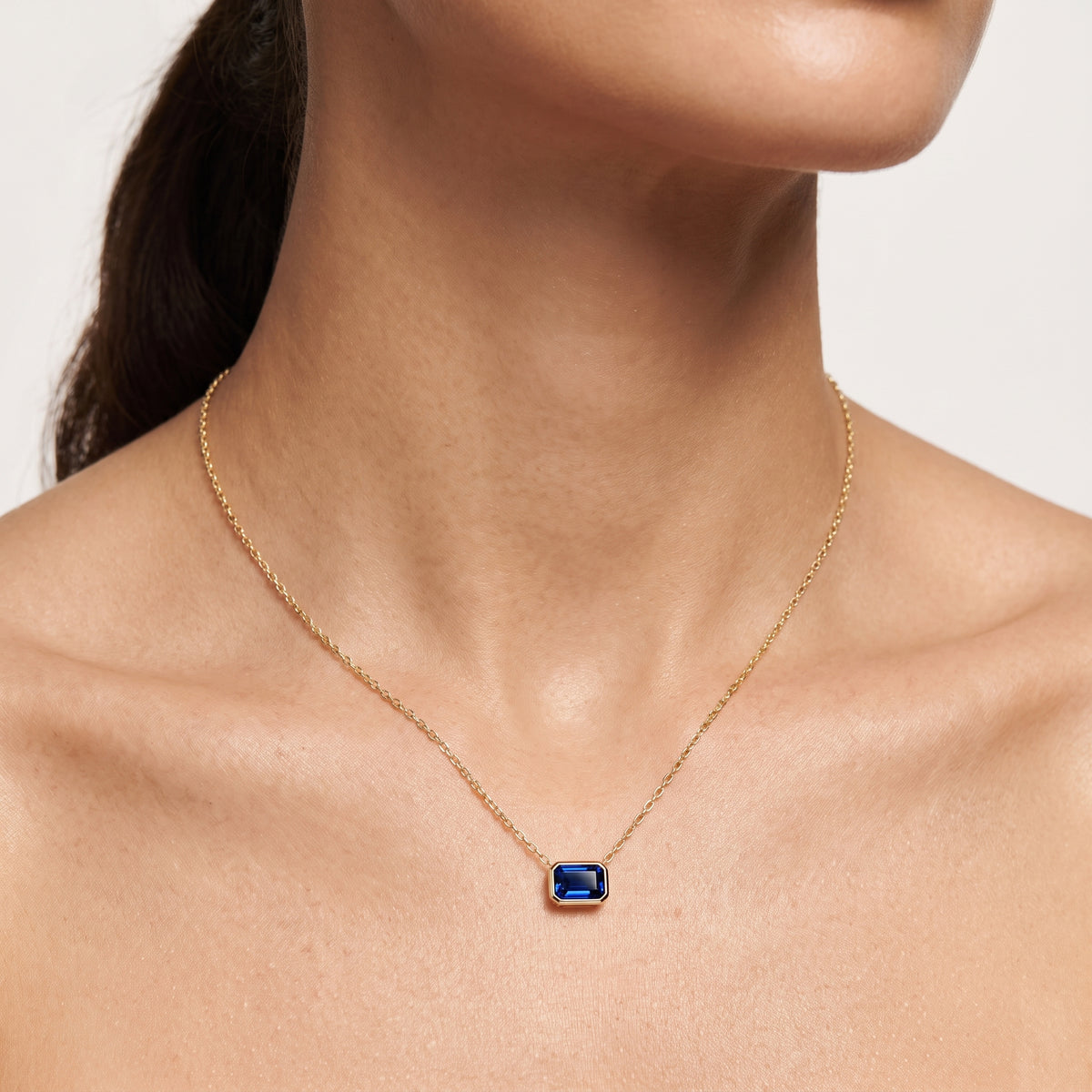 _lifestyle_image@SKU:P245G-BSGE00250004Y #metal_10k-yellow-gold+origin_lab-created