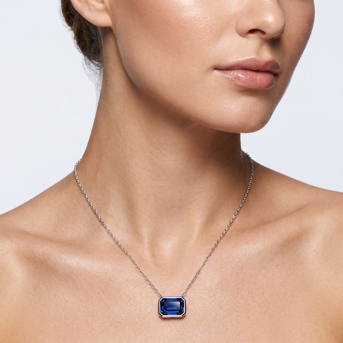 _lifestyle_image@SKU:P245G-BSGE02000004W #metal_10k-white-gold+origin_lab-created